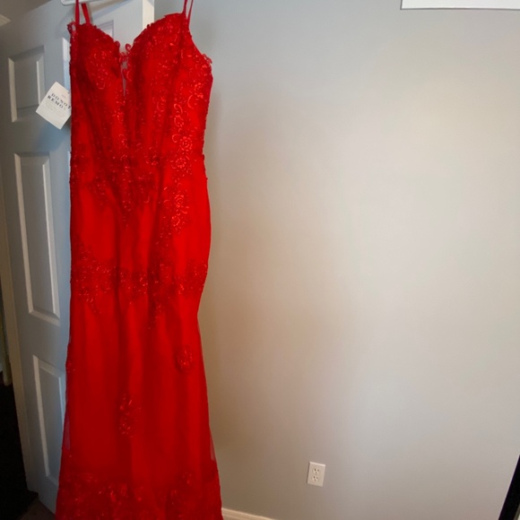 Red Mermaid Style Gown -Plus Free Surprise Gift 🎁 - Picture 2 of 16